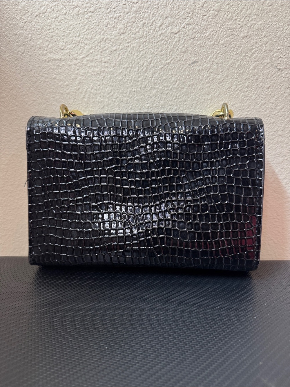 Fashion Black Croc-Embossed Chain Bag - Gold Hardware - Picture 2 of 5